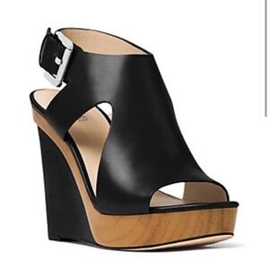 Michael Kors Josephine Wedge - size 7